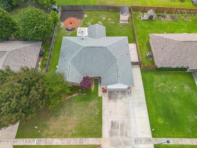 Spacious 3BR/2BA home in a convenient location close to shopping - photo 4
