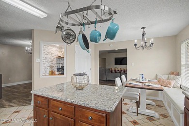 Spacious 3BR/2BA home in a convenient location close to shopping - photo 6