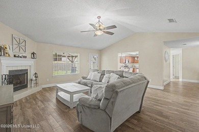 Spacious 3BR/2BA home in a convenient location close to shopping - photo 10