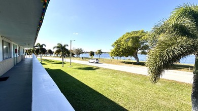 Lake Osborne Condo For Sale in Lake Worth Beach Florida