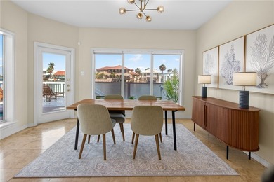Refined coastal living in a quiet, sought-after enclave of North - photo 14