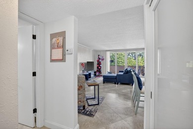 Perfectly positioned between two marinas, this one-bedroom - photo 8