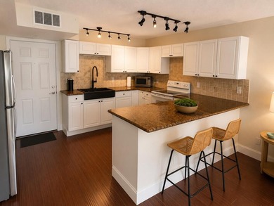 Waterfront living in the heart of North Palm Beach. This - photo 9