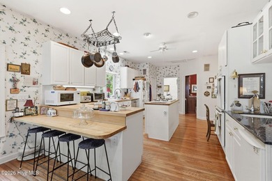 Welcome to this custom-built, one-owner waterfront home - photo 22