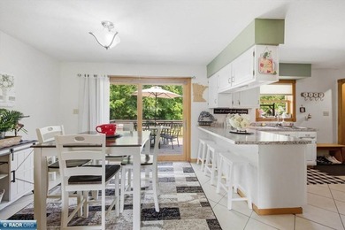 Welcome home to this beautifully maintained 4-bedroom, 2-bath - photo 6