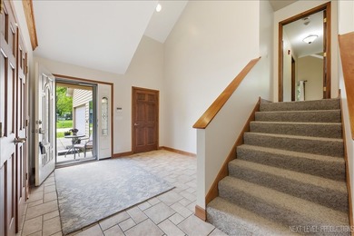 Stunning Custom-Built Retreat on 1.3 Acres with Panoramic Fox - photo 4