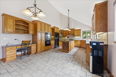 Stunning Custom-Built Retreat on 1.3 Acres with Panoramic Fox - photo 6