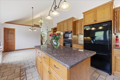 Stunning Custom-Built Retreat on 1.3 Acres with Panoramic Fox - photo 9