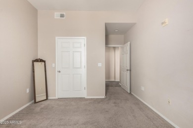 Gorgeous Condominium with split floor plan in Surprise!