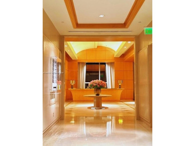 High-rise studio in the heart of the financial center featuring