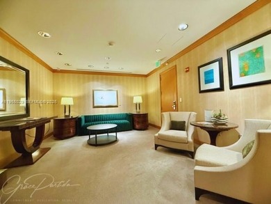 High-rise studio in the heart of the financial center featuring