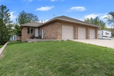 Spacious and versatile, this brick rambler offers nearly 4,000 - photo 18