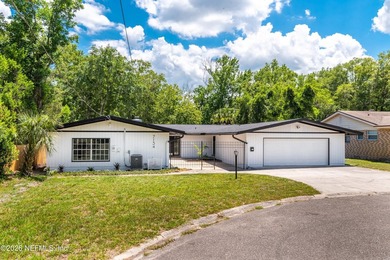 A stunner Updated Mid-century modern home in sought-after Hyde - photo 3