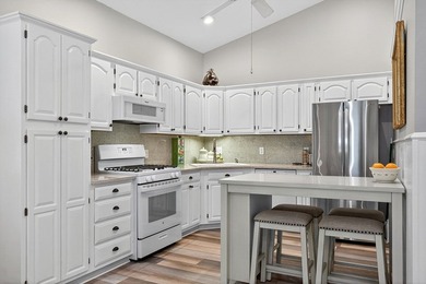 Welcome to 540 River Bend Drive in the desirable Fairways - photo 14