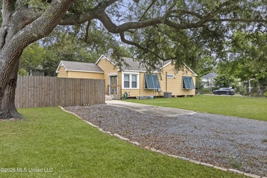 Wonderful Home Just Blocks from the Beach! Walking distance also - photo 1