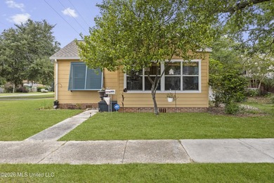 Wonderful Home Just Blocks from the Beach! Walking distance also - photo 2