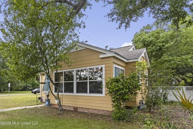 Wonderful Home Just Blocks from the Beach! Walking distance also - photo 3