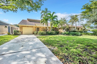 (private lake, pond, coastal) Home For Sale in Coconut Creek Florida