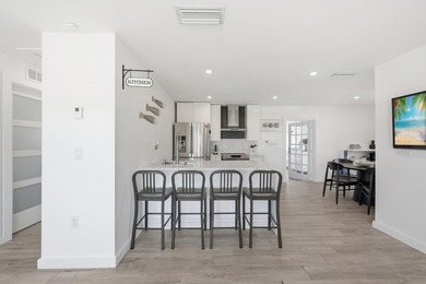 Beautifully updated 2-bedroom, 1-bath home with EXTRA Florida - photo 13
