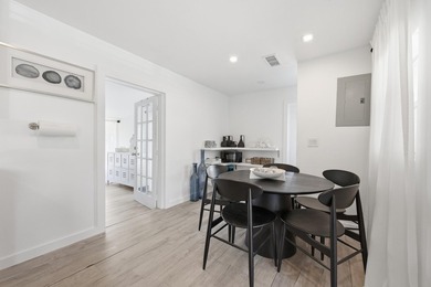 Beautifully updated 2-bedroom, 1-bath home with EXTRA Florida - photo 14