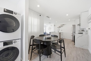 Beautifully updated 2-bedroom, 1-bath home with EXTRA Florida - photo 15