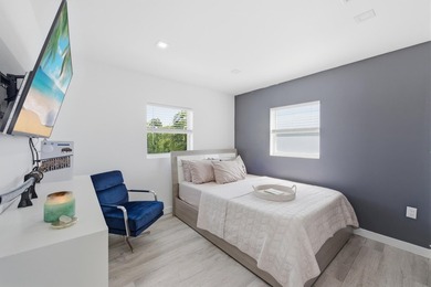 Beautifully updated 2-bedroom, 1-bath home with EXTRA Florida - photo 17