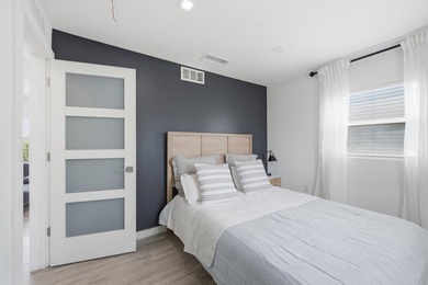 Beautifully updated 2-bedroom, 1-bath home with EXTRA Florida - photo 20