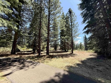 This excellent corner lot has breathtaking views of the 5th