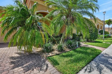 Meticulously maintained 2BR/2BA/2CG villa ideally located close - photo 5
