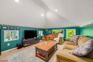 Charming ranch-style home offering 2 Bedrooms / 1 Bathroom in - photo 12