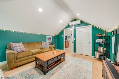 Charming ranch-style home offering 2 Bedrooms / 1 Bathroom in - photo 15