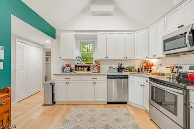 Charming ranch-style home offering 2 Bedrooms / 1 Bathroom in - photo 16