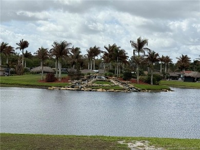 Exceptional oversized 2,749 sq. ft. pull-in lot offering - photo 16