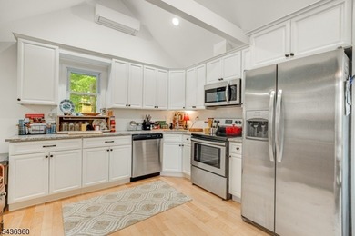 Charming ranch-style home offering 2 Bedrooms / 1 Bathroom in - photo 18