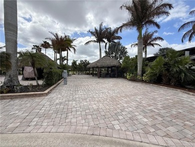 Exceptional oversized 2,749 sq. ft. pull-in lot offering - photo 21