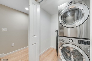 Charming ranch-style home offering 2 Bedrooms / 1 Bathroom in - photo 29