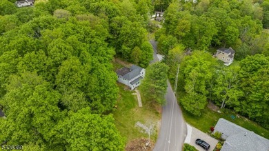 Charming ranch-style home offering 2 Bedrooms / 1 Bathroom in - photo 41