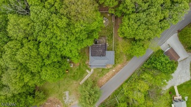 Charming ranch-style home offering 2 Bedrooms / 1 Bathroom in - photo 42