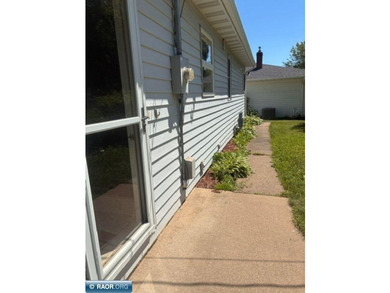 Very nicely appointed home. In a very nice area. 3 Bedroom 1.75 - photo 6
