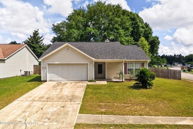 Cozy Home located on a sizable corner lot of Orange Grove in - photo 1