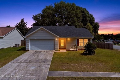 Cozy Home located on a sizable corner lot of Orange Grove in - photo 2