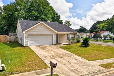 Cozy Home located on a sizable corner lot of Orange Grove in - photo 3