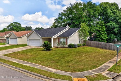 Cozy Home located on a sizable corner lot of Orange Grove in - photo 4