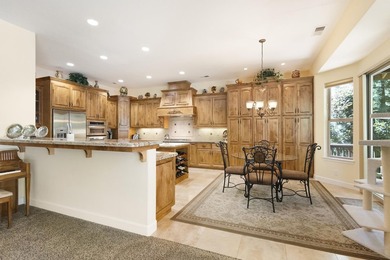 Welcome to your dream home, a perfect blend of elegance and - photo 10