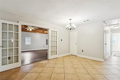 RARE FIND! Situated on a quiet dead-end road, this spacious 5 - photo 3