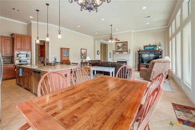 This breathtaking and spacious residence is ideally located on 4 - photo 12