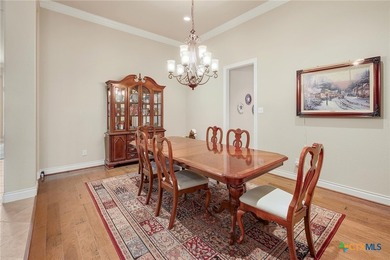 This breathtaking and spacious residence is ideally located on 4 - photo 13
