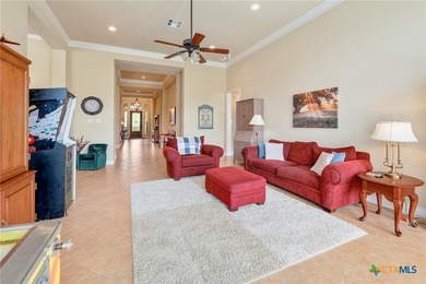 This breathtaking and spacious residence is ideally located on 4 - photo 14