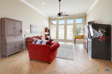 This breathtaking and spacious residence is ideally located on 4 - photo 15