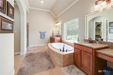 This breathtaking and spacious residence is ideally located on 4 - photo 18
